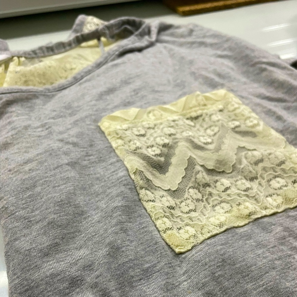 T-shirt from Candie’s, light grey and cream colored.